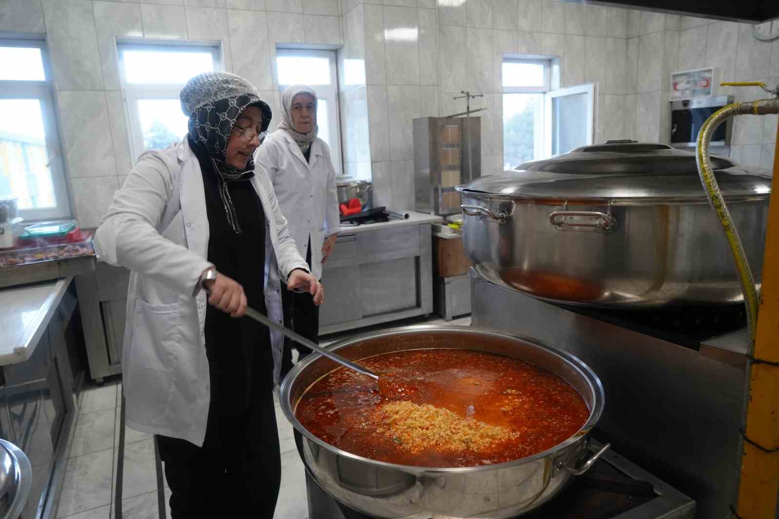 Samsun’daki liseden her gün 300 öğrencisine ücretsiz yemek