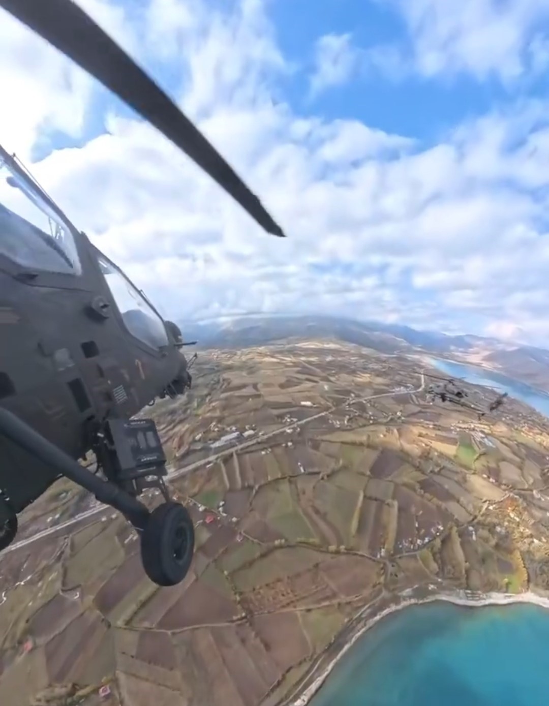 Atak helikopterin kamerasından Van G&ouml;l&uuml;  ile Akdamar Adası

