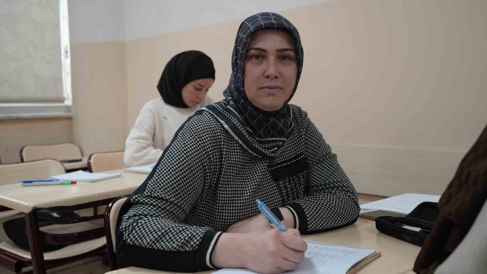 Gaziantep’te kadınlar ücretsiz yabancı dil kursuyla kendini geliştiriyor