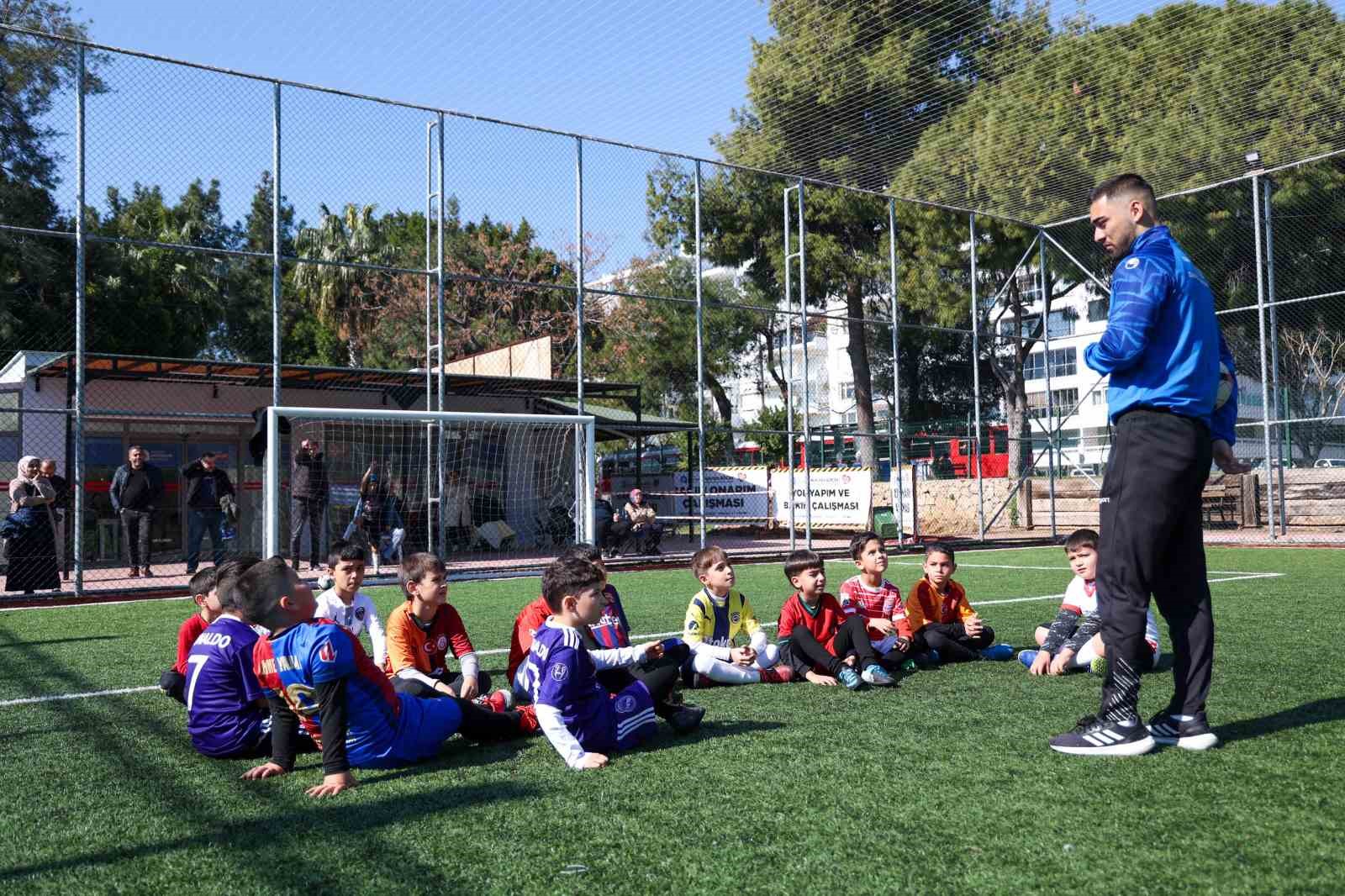 Büyükşehir’in Futbol Akademisi’nde bin 600 çocuk eğitim aldı