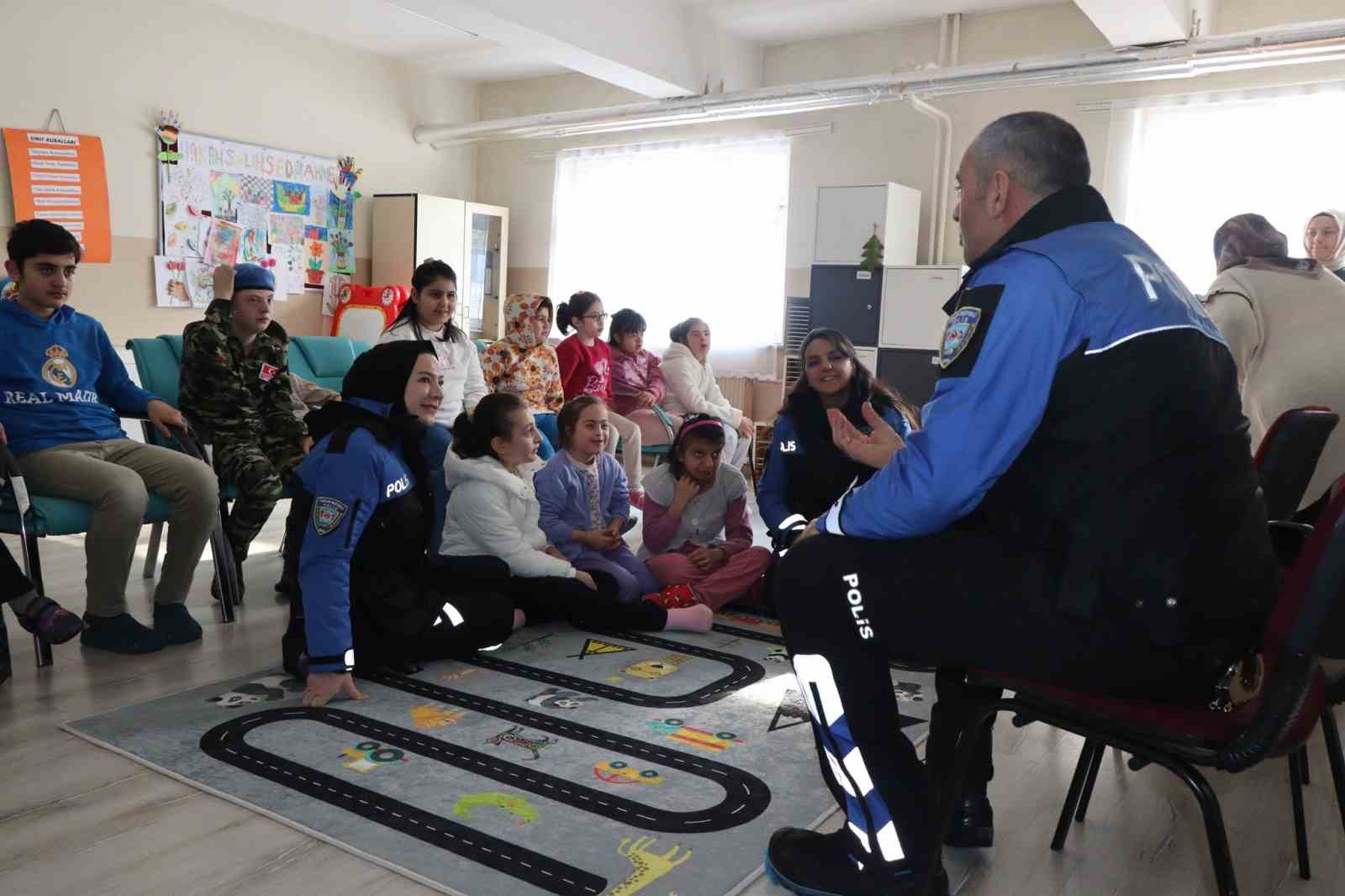 Erzurum polisinden uzanan şefkat eli
