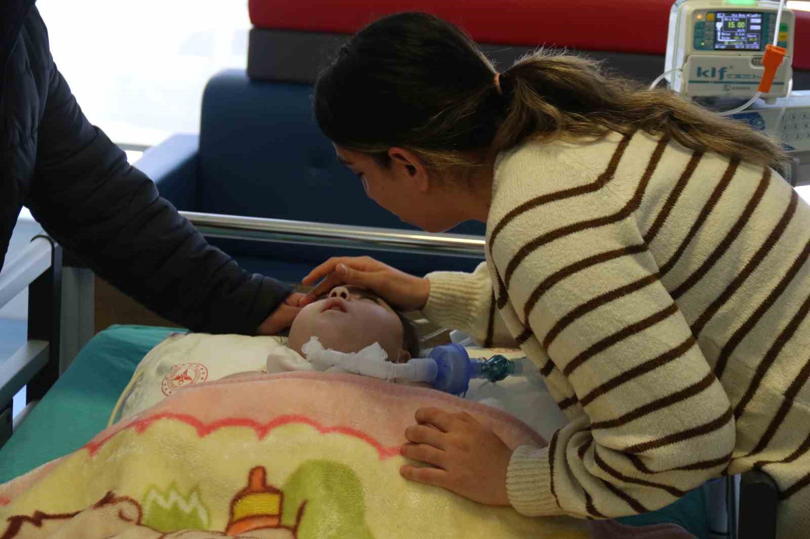 Depremde &quot;öldü&quot; denilen ailenin 2 hafta aradığı Asiye bebek Eskişehir’de tedavi edildi