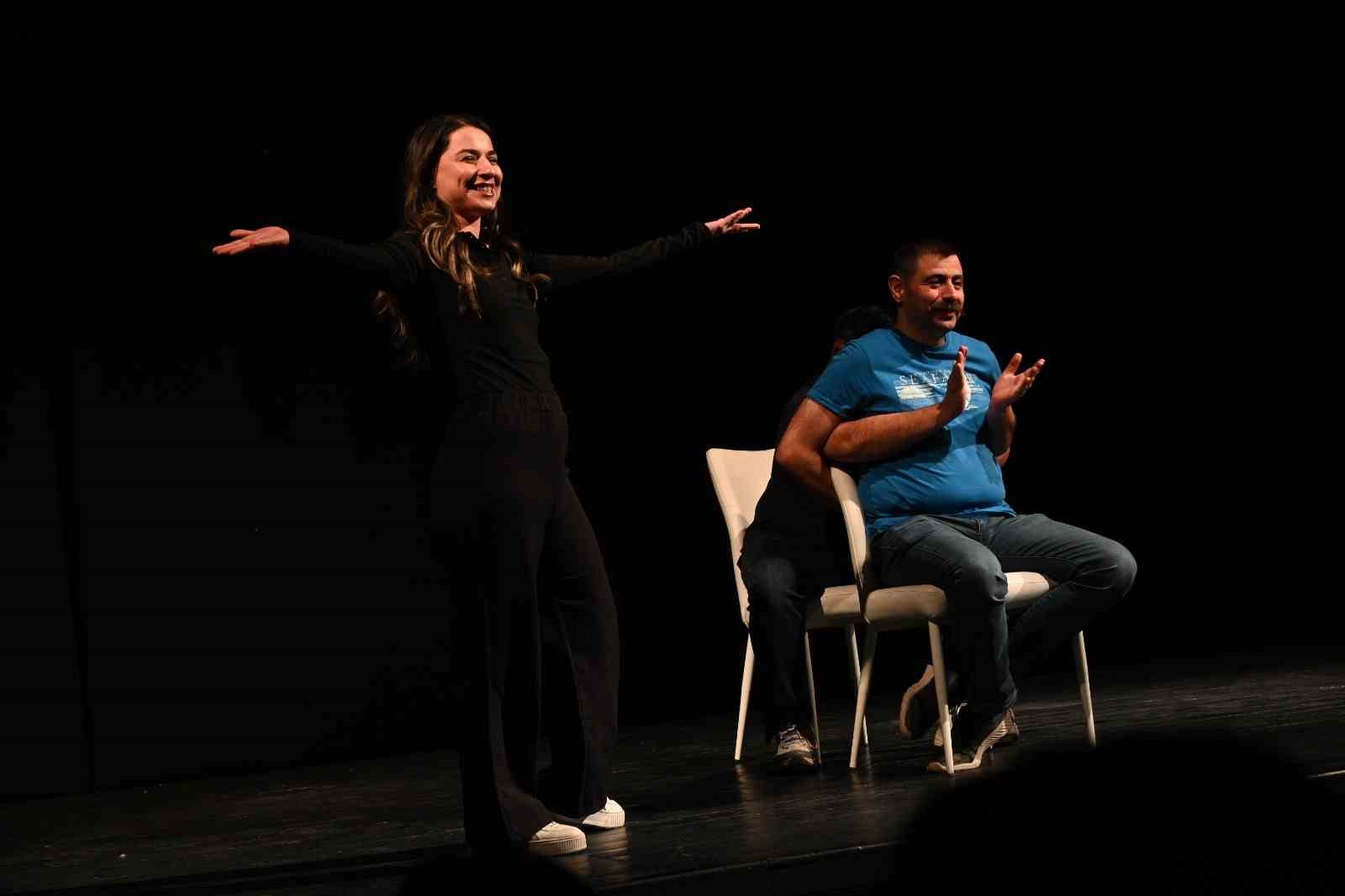 Bozüyük’te sahnelenen doğaçlama tiyatro oyunu beğenildi

