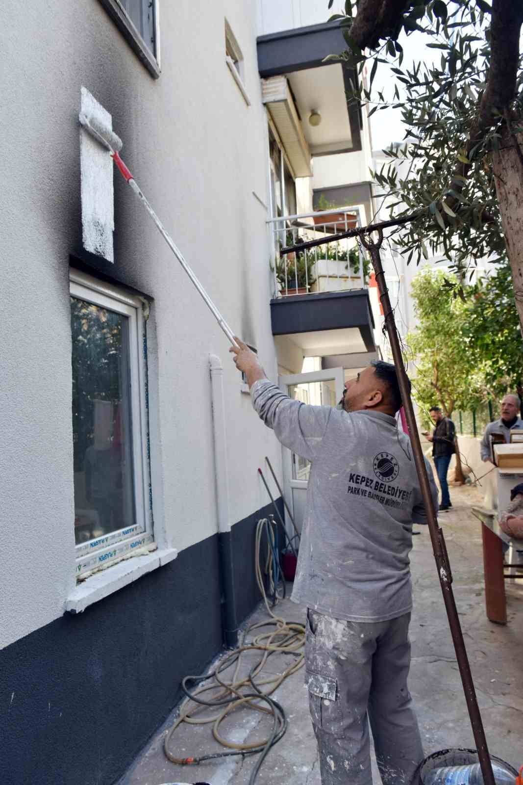 Kepez Belediyesi, yangın mağduru çiftin evini yeniledi
