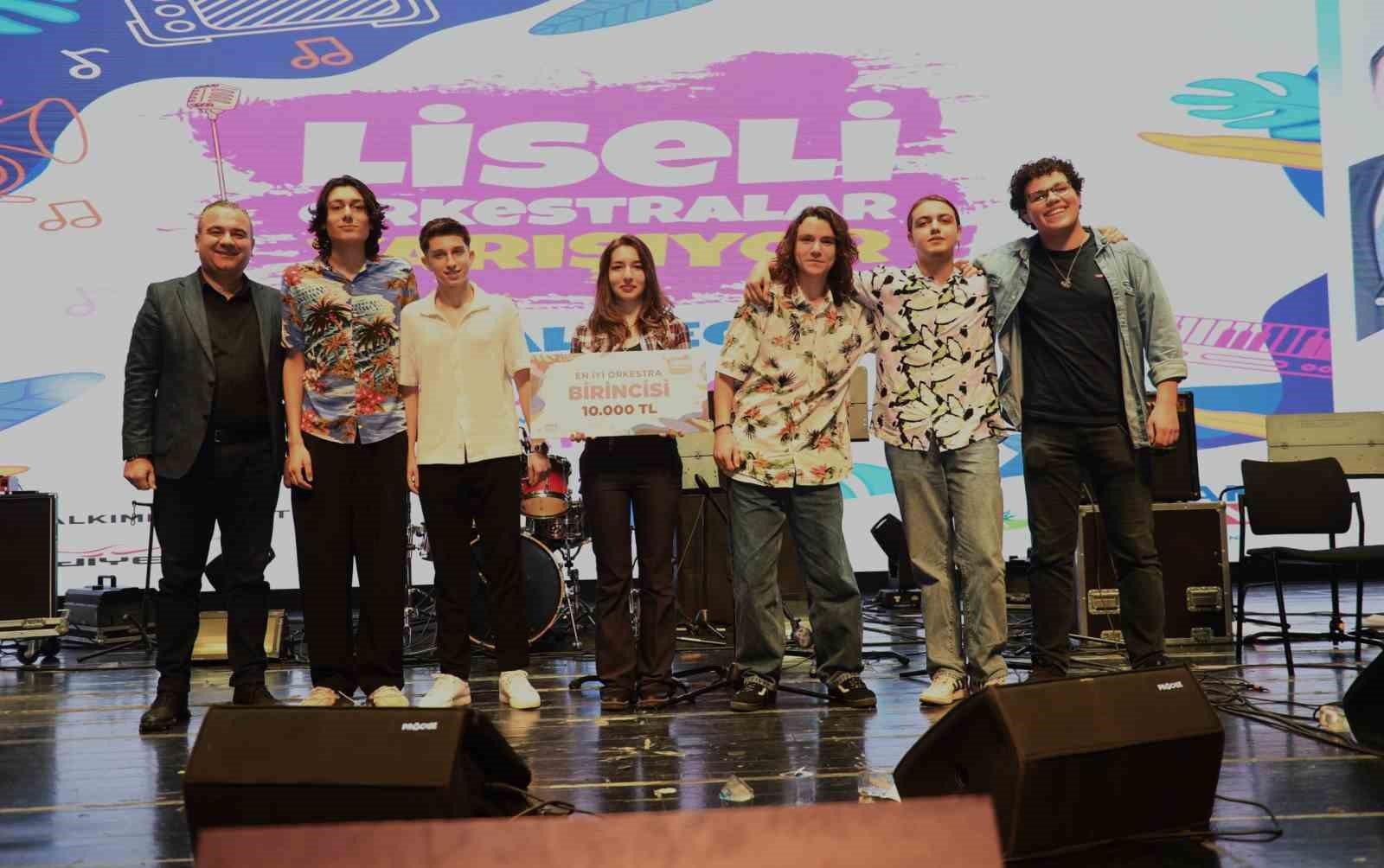 Genç müzisyenler profesyonellere taş çıkarttı
