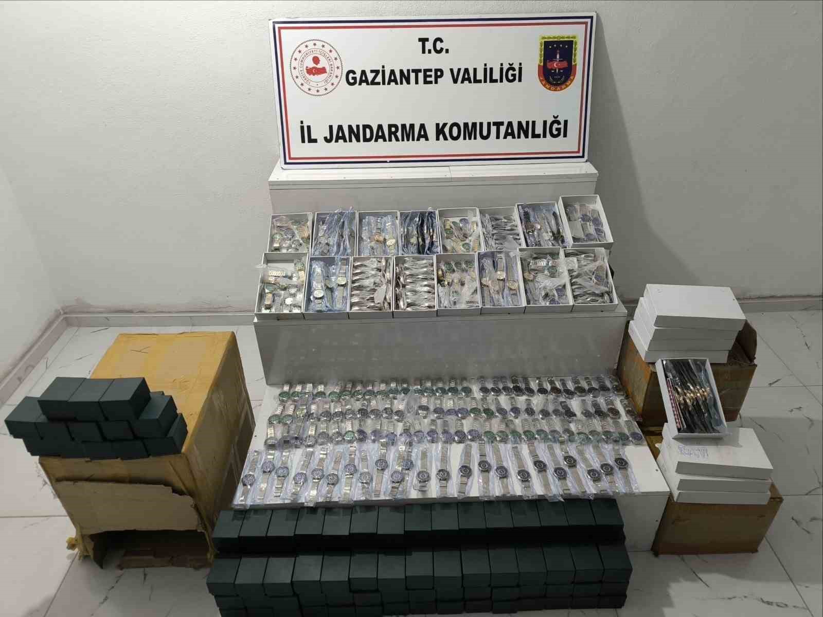 Gaziantep’te 2,3 milyon TL değerinde taklit saat ele geçirildi