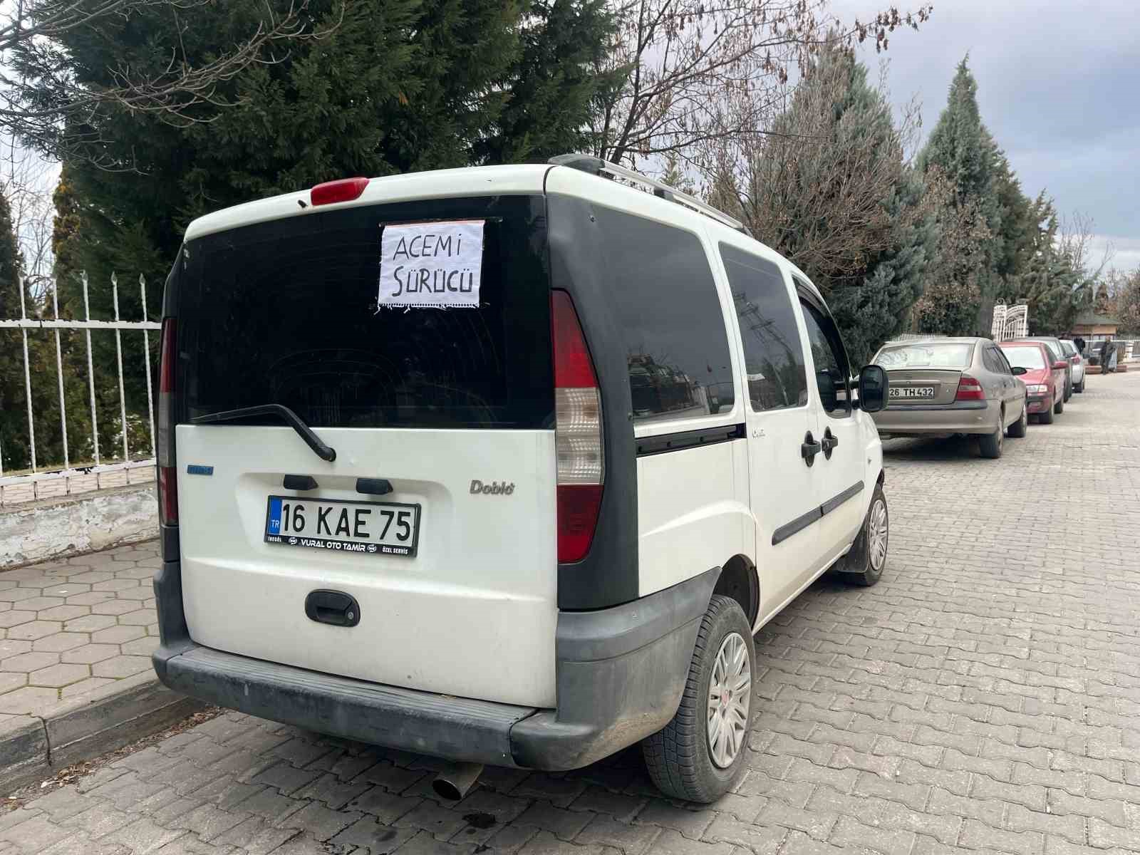 Eskişehir’de dikkat çeken yazı: ‘Acemi Sürücü’