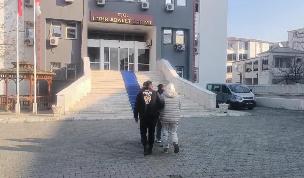 Iğdır’da çocukların müstehcen görüntülerini izleyen ve bulunduranlar ile  yasa dışı bahis reklamı yapan fenomenlere operasyon
