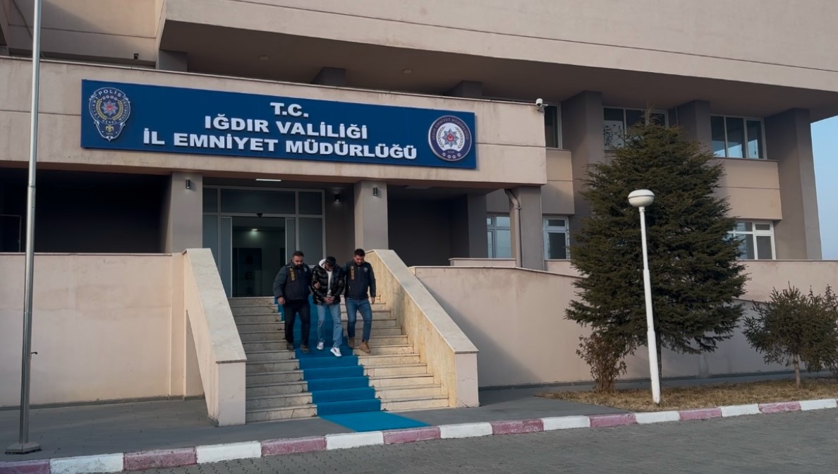 Iğdır’da çocukların müstehcen görüntülerini izleyen ve bulunduranlar ile  yasa dışı bahis reklamı yapan fenomenlere operasyon
