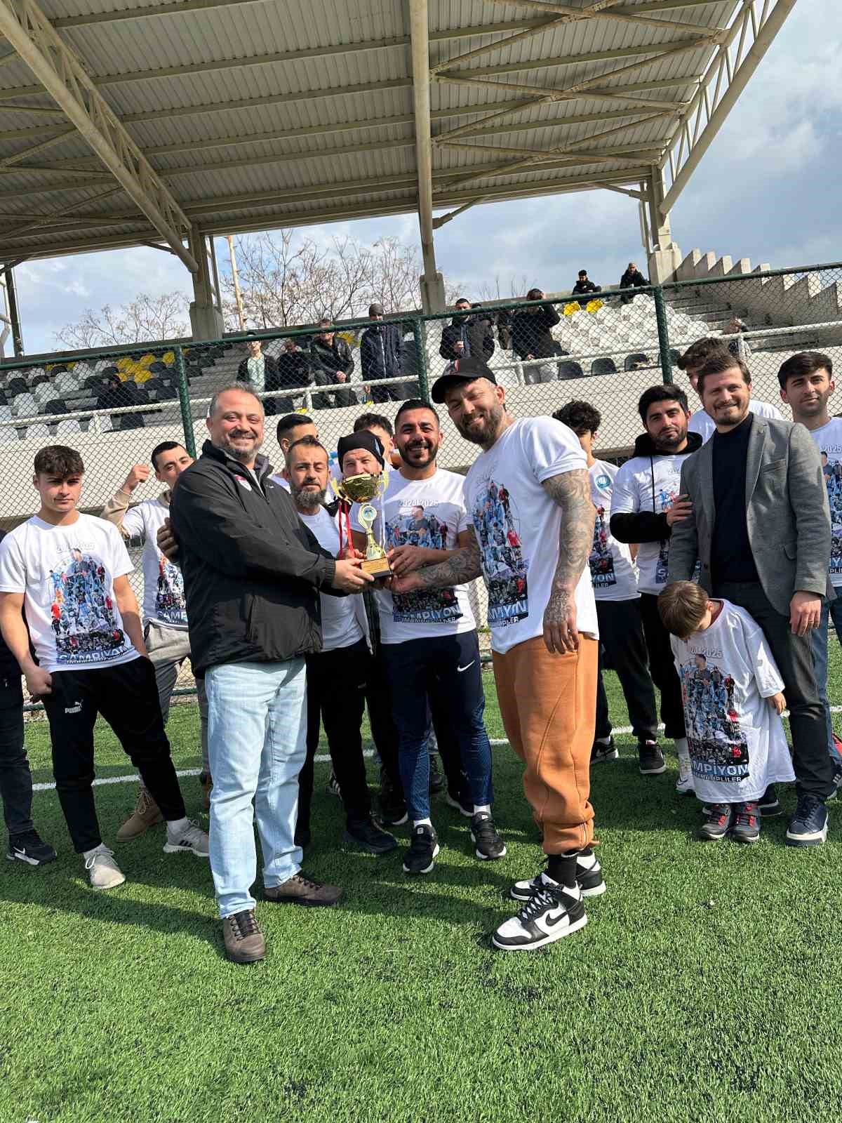 Camiden yeşil sahalara uzanan şampiyonluk

