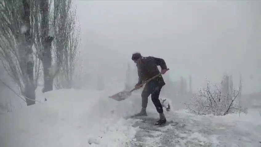 Damlar kardan temizleniyor