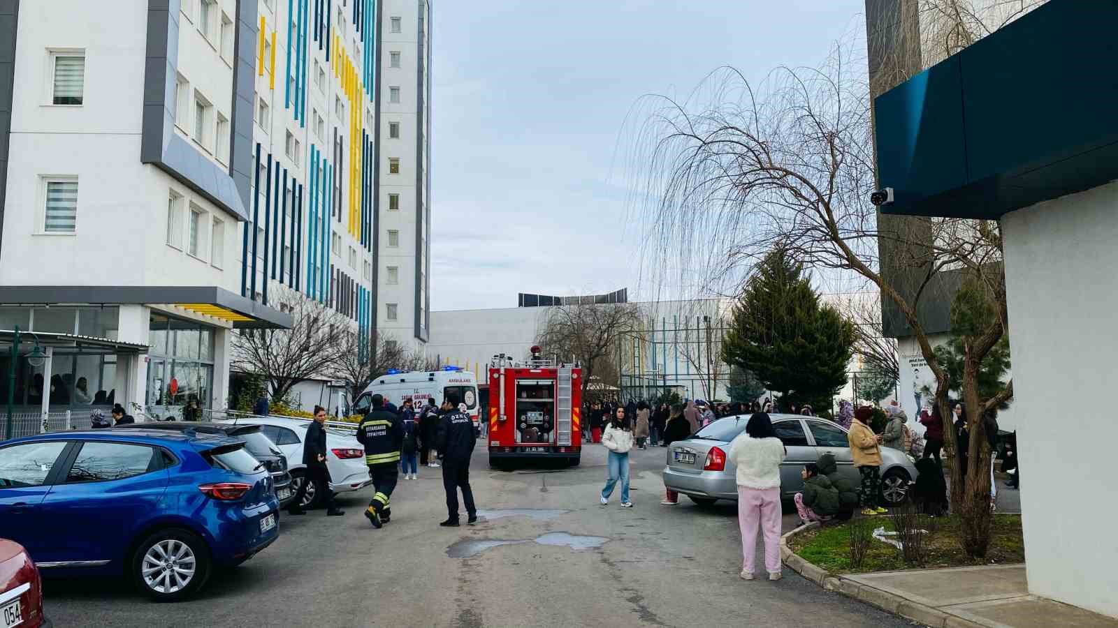 Diyarbakır&rsquo;da kız yurdunda yangın paniğe neden oldu
