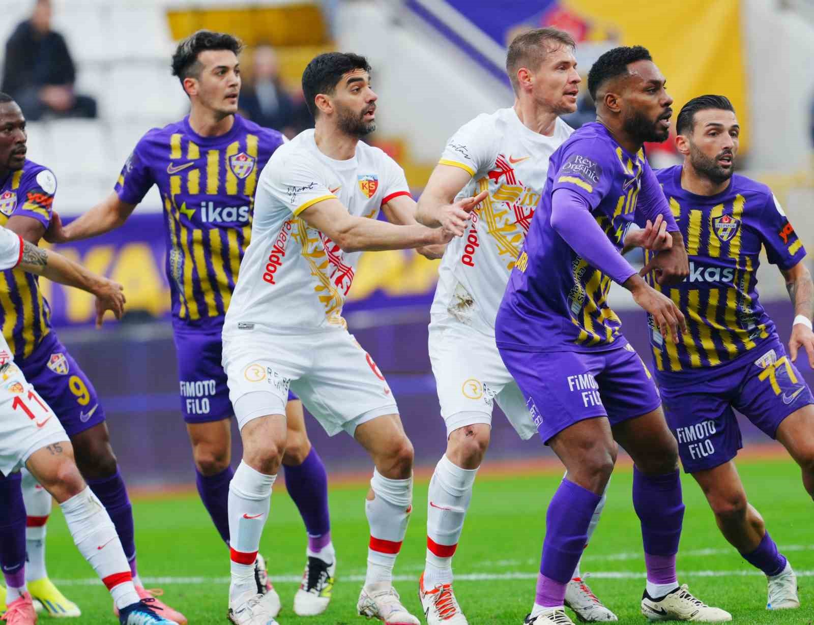 Trendyol Süper Lig: Eyüpspor: 0 - Kayserispor: 0 (İlk yarı)