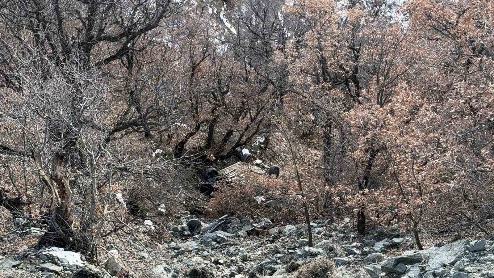 U&ccedil;urumdan yuvarlanarak takla atan otomobilden sağ &ccedil;ıktılar
