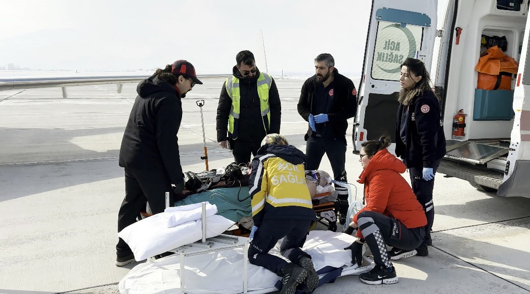 Yaralı vatandaş uçak ambulansı ile Ankara'ya sevk edildi İHA.