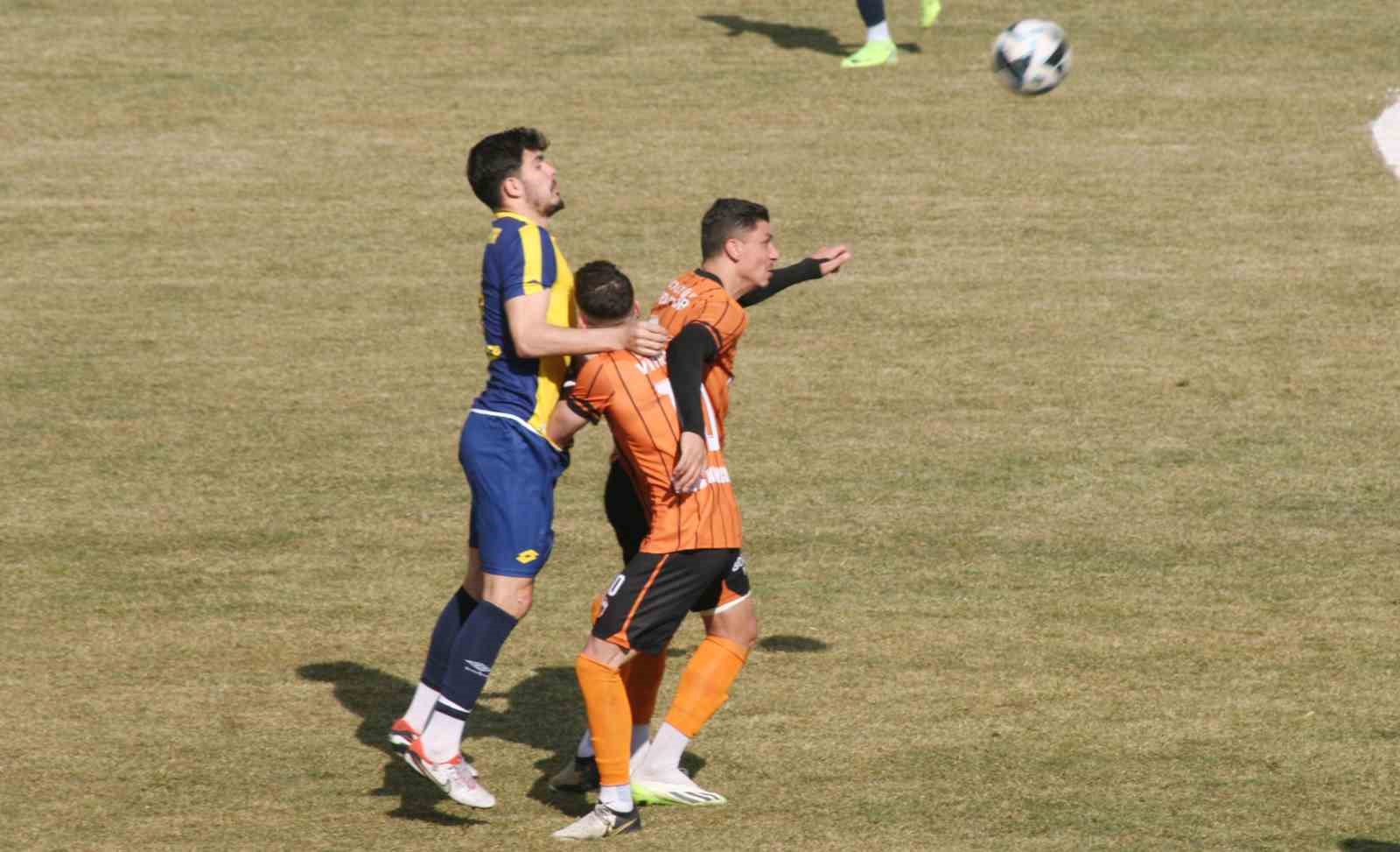 Boz&uuml;y&uuml;k Vitraspor sahasında Karam&uuml;rselspor&rsquo;a 4-1 yenildi
