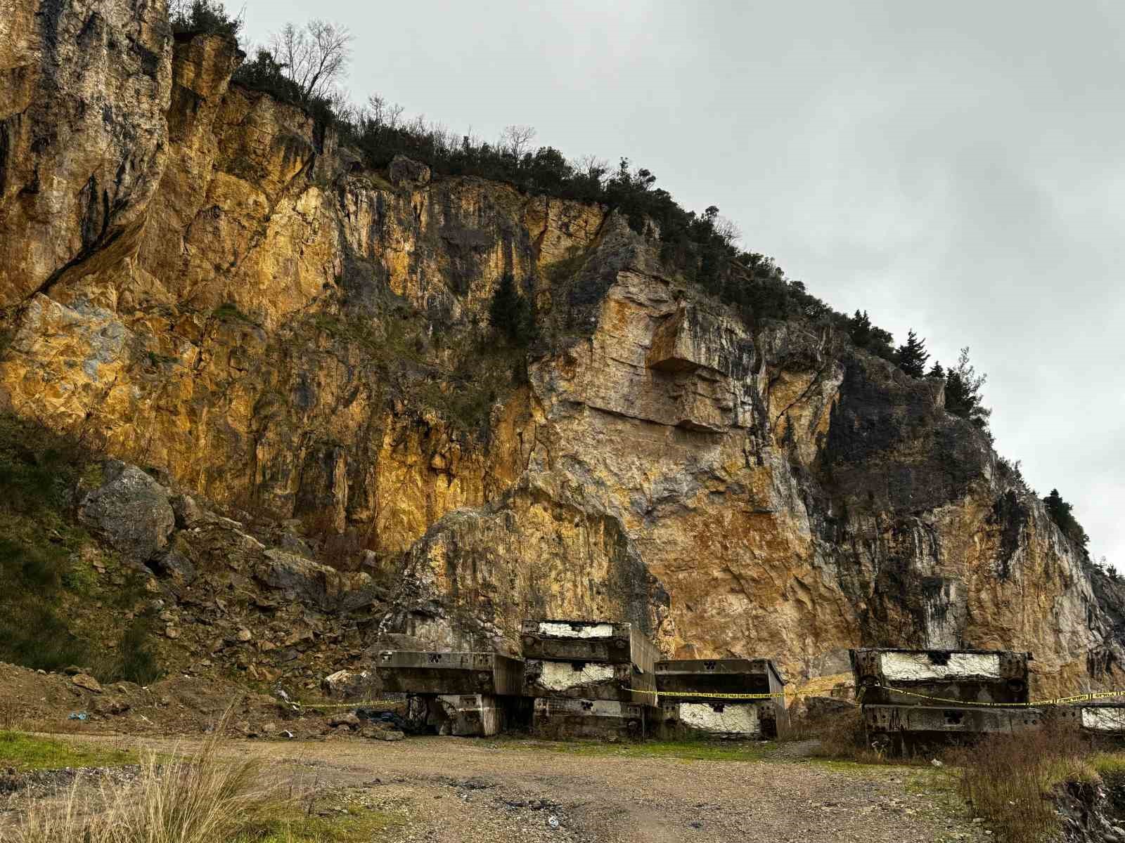 Amasra’da sağanak sonrası heyelan