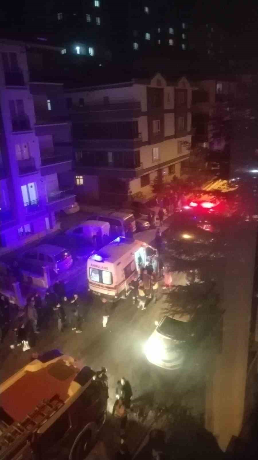 Ankara&rsquo;da 5 katlı binada korkutan yangın

