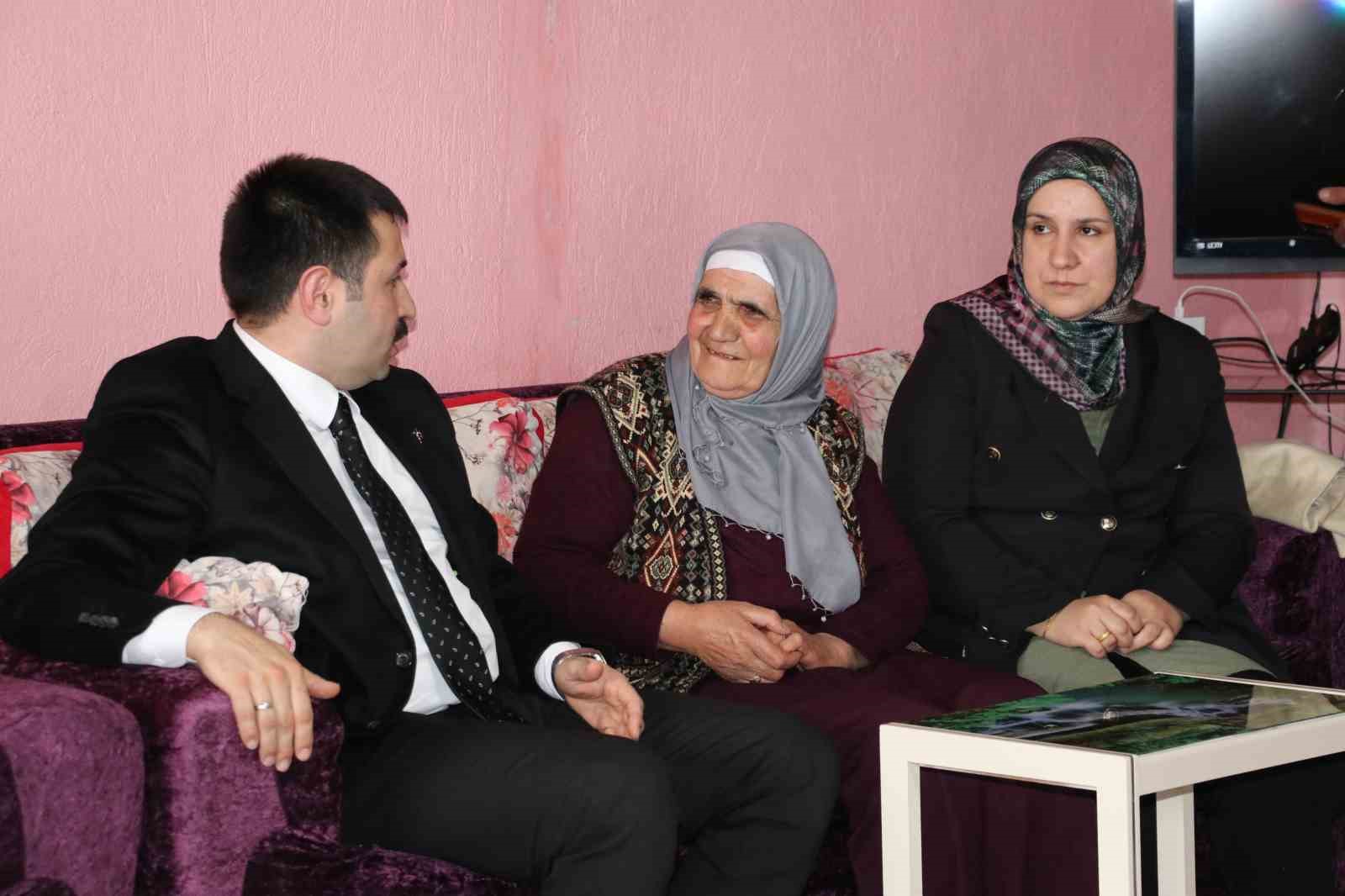 Kaymakam Karali şehit ailesini ziyaret etti
