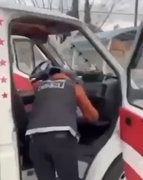 Denizli&rsquo;de kamyonette 22 milyonluk uyuşturucuya 1 tutuklama
