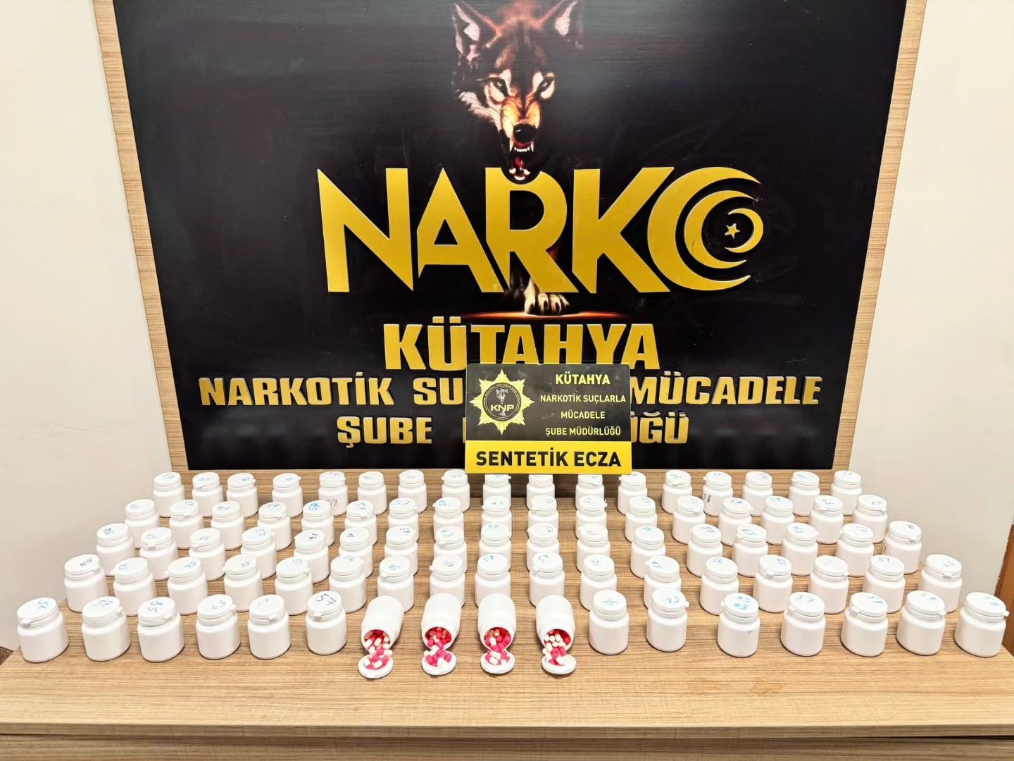 K&uuml;tahya&rsquo;da uyuşturucu operasyonu: 3 kişi tutuklandı
