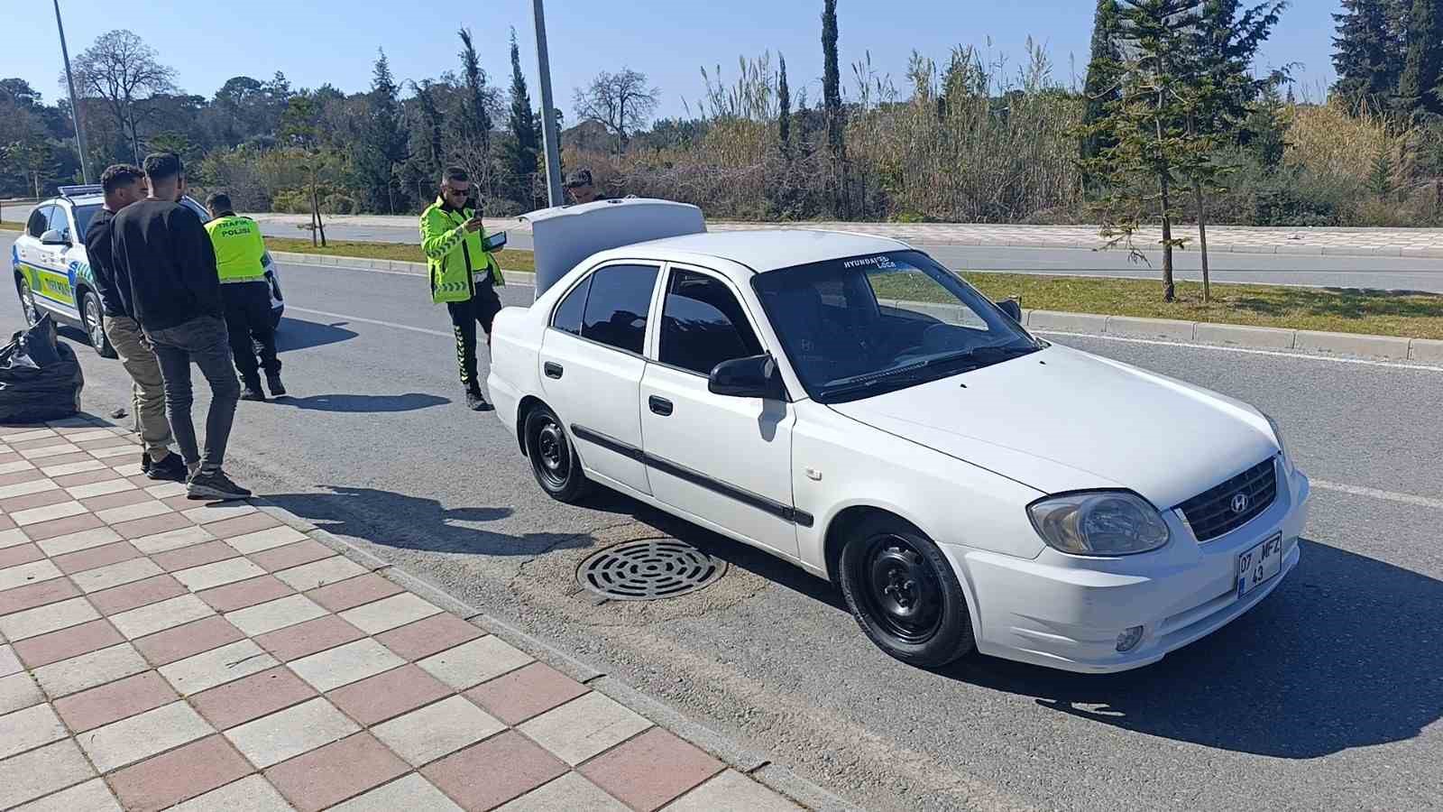 Trafik güvenliğini tehlikeye atan ehliyetsiz sürücüye ceza yağdı