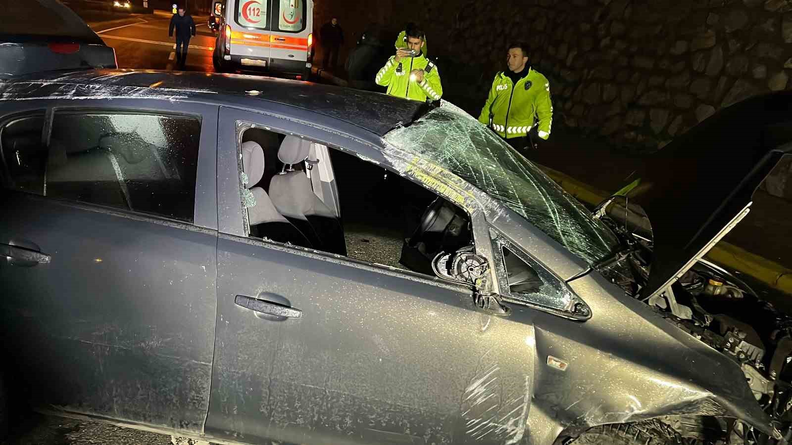 Kontrolden çıkan otomobil takla attı: 4 yaralı
