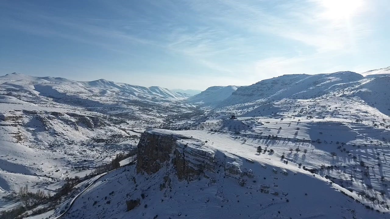 Ak&ccedil;adağ&rsquo;da kar manzarası mest etti
