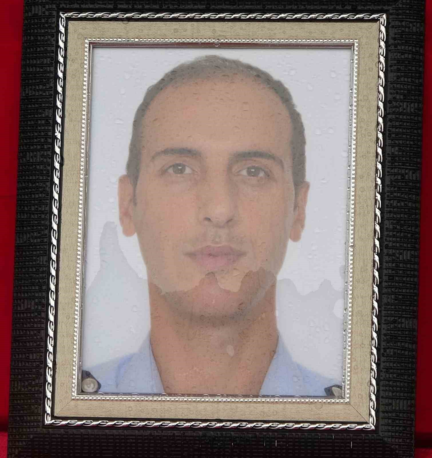 Kalp krizi sonucu hayatını kaybeden polis memuru i&ccedil;in t&ouml;ren d&uuml;zenlendi
