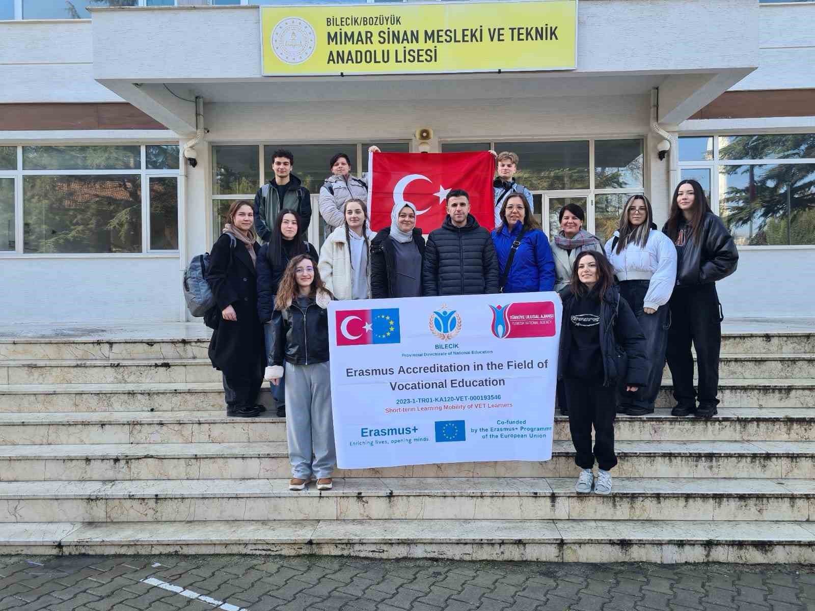 Staj Programı i&ccedil;in Portekiz&rsquo;e gittiler
