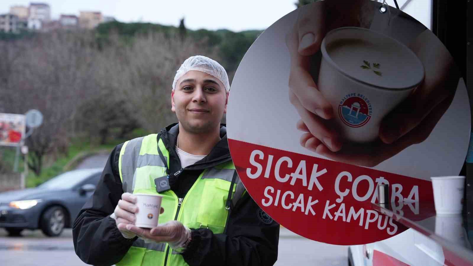 Maltepeli üniversite öğrencilerine sıcak çorba ikramı
