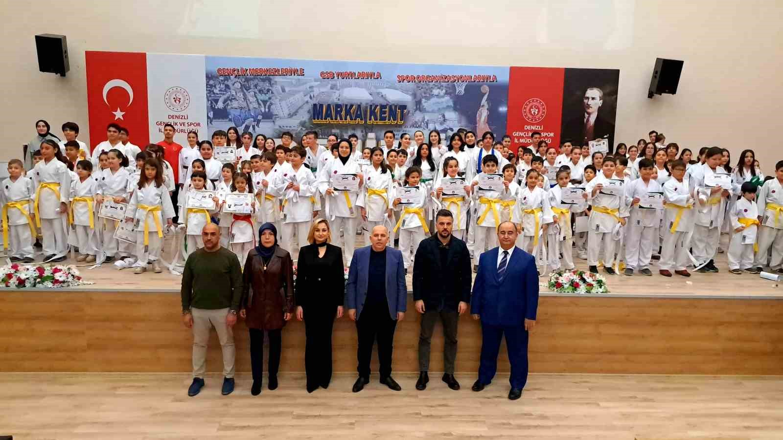Denizli’de 170 karateci kemer yükseldi
