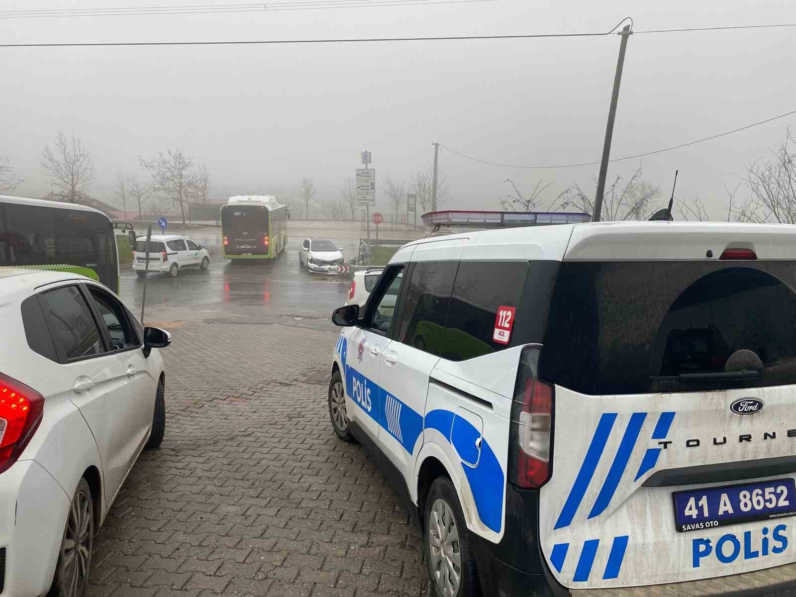 İki otomobilin çarpıştığı kazada sürücüler yaralandı

