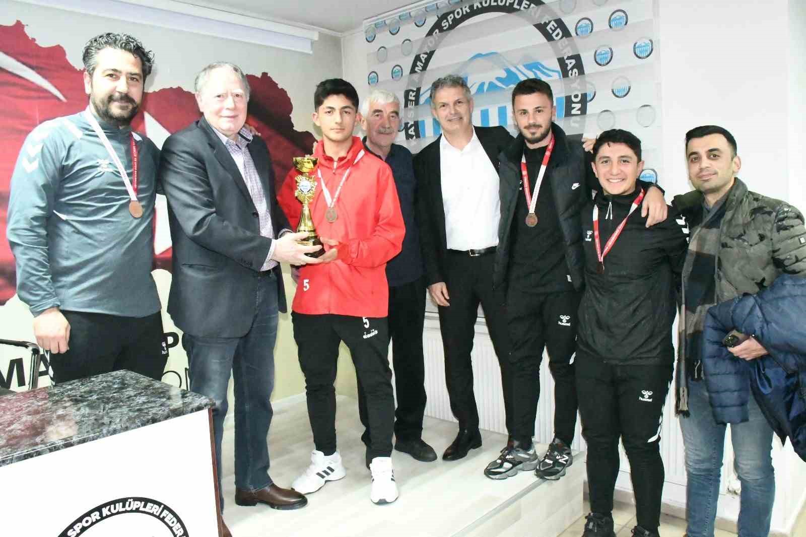 Talas Belediyespor başarıya doymuyor