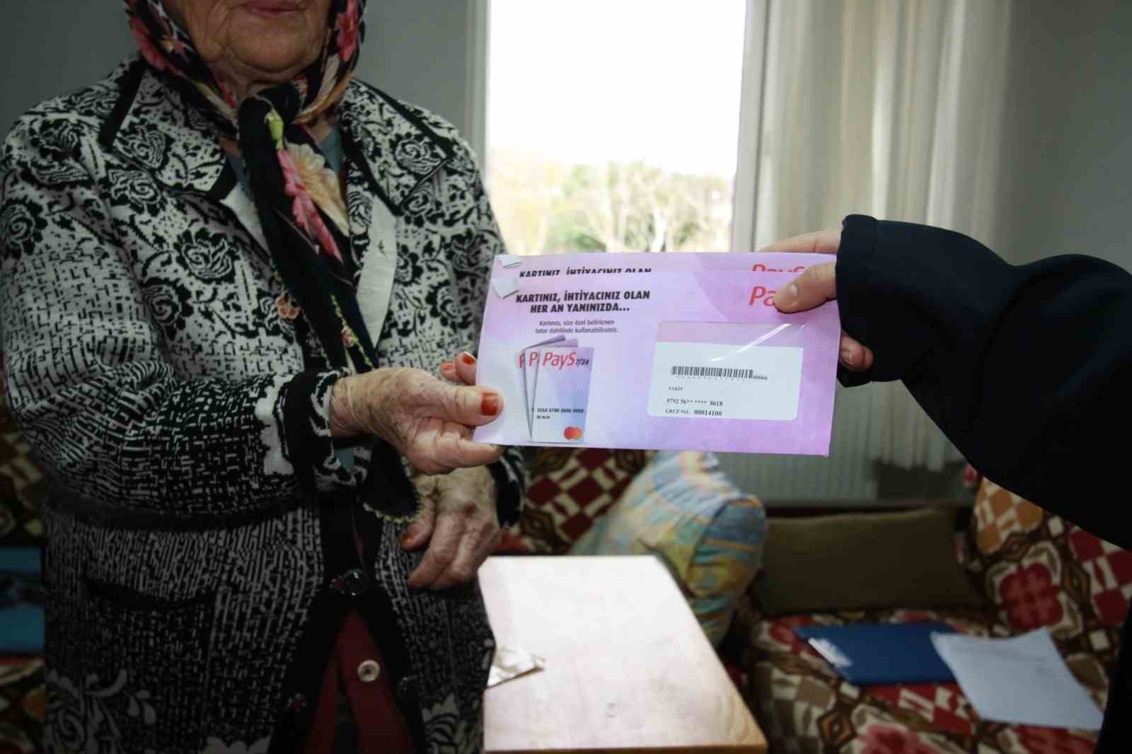 Yaşlıların ulaşım kartları evlerine geliyor
