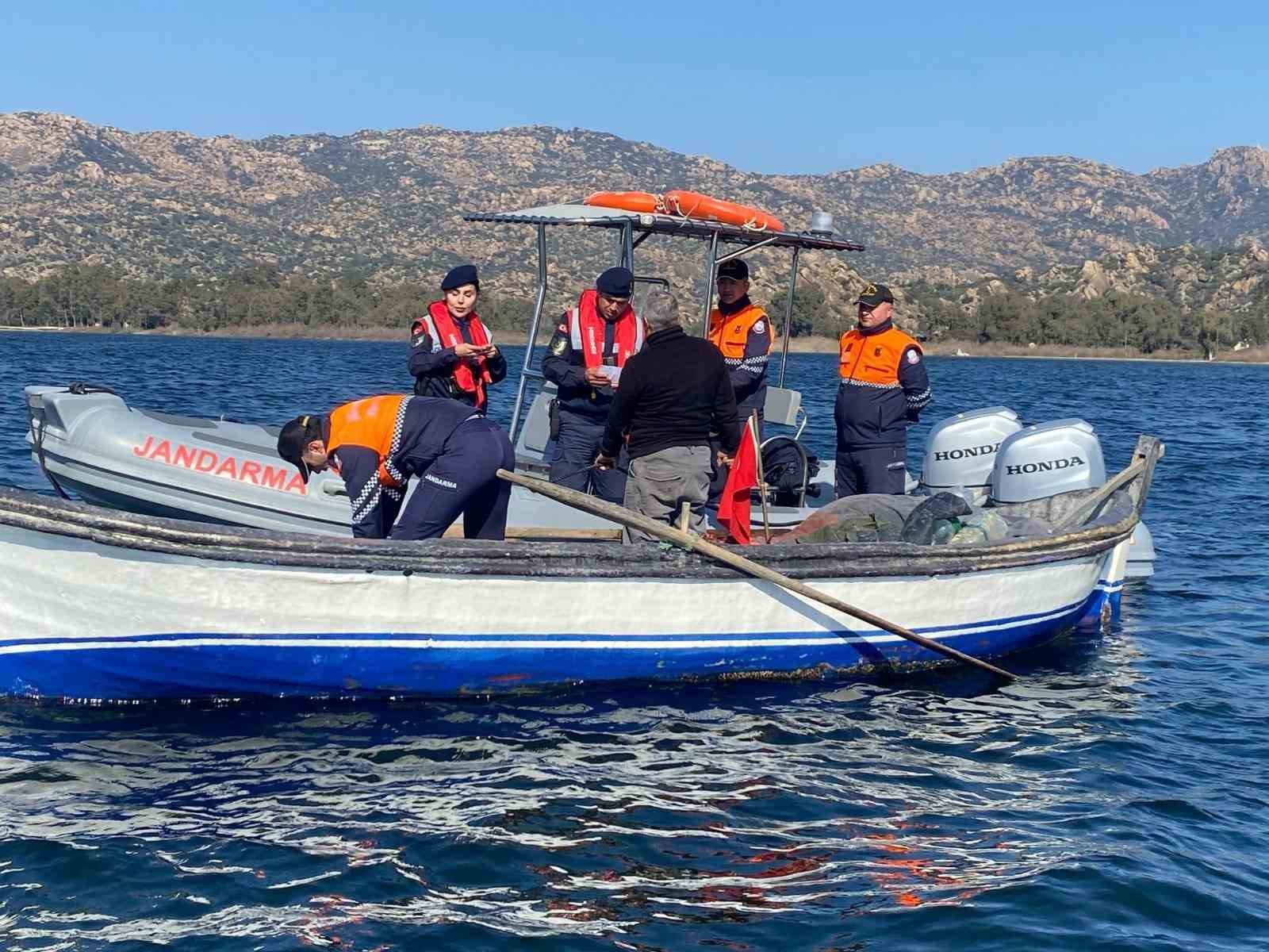 Jandarma ekipleri Bafa Gölü’nde denetimlerine devam ediyor