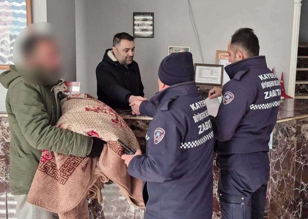 Kayseri’de evsizlere şefkat eli

