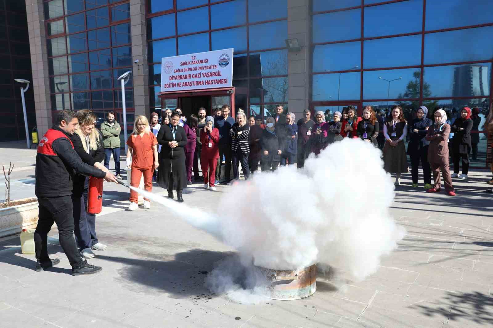 Diyarbakır’da 10 bin sağlık personeline yangın eğitimi