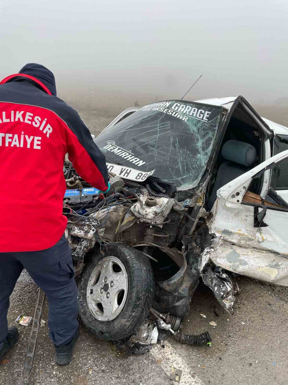 Hurdaya dönen otomobilden sağ çıktı