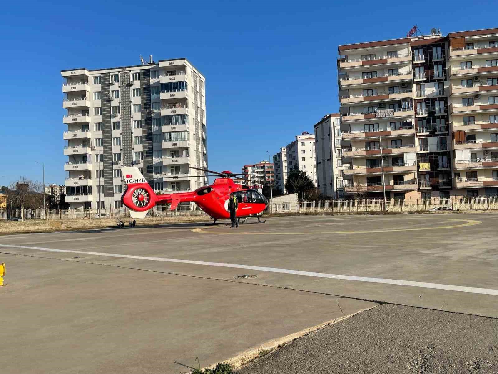 Kalp krizi geçiren hasta ambulans helikopterle hastaneye yetiştirildi