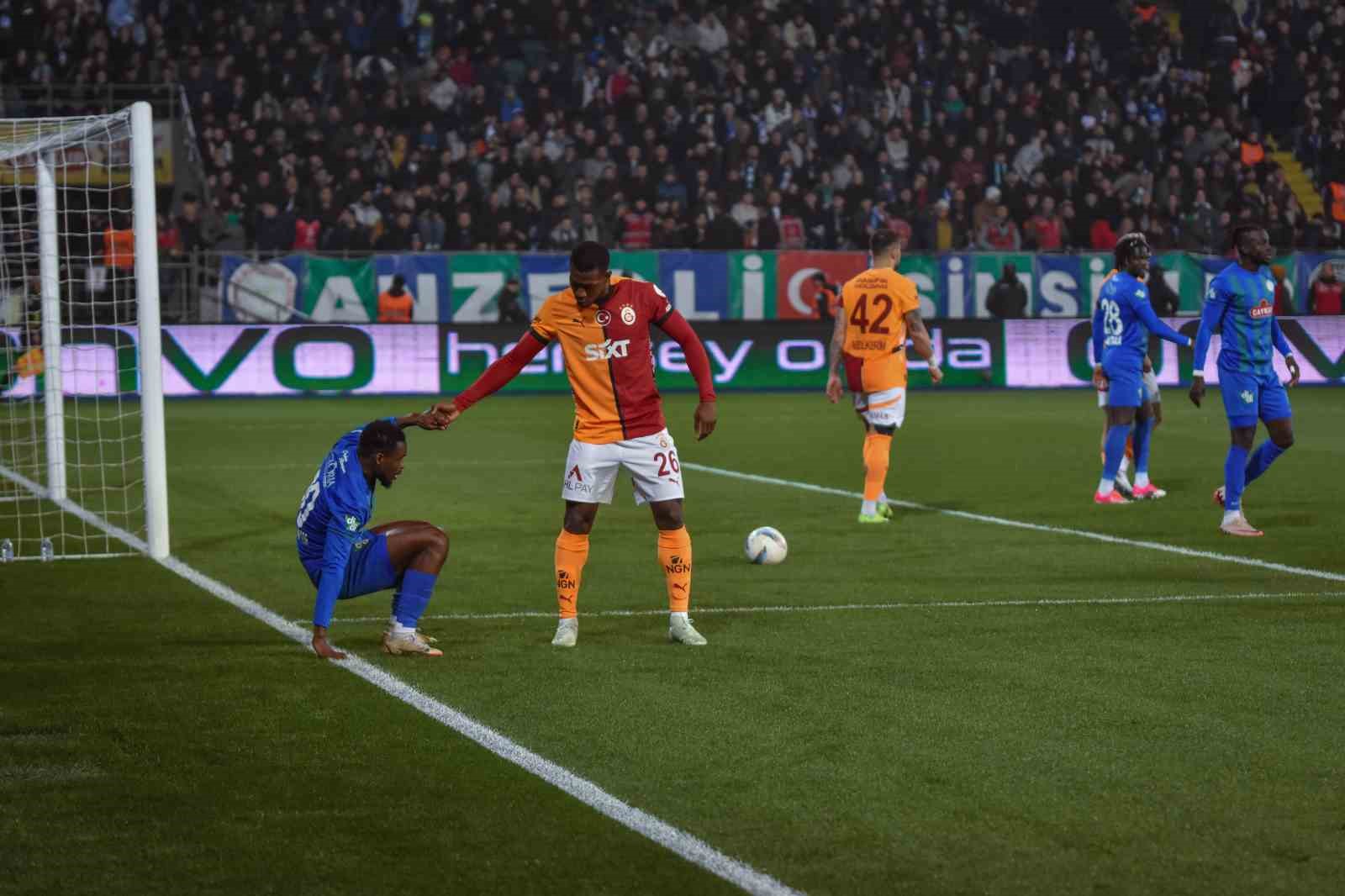 Trendyol Süper Lig: Çaykur Rizespor: 0 - Galatasaray: 0 (Maç devam ediyor)