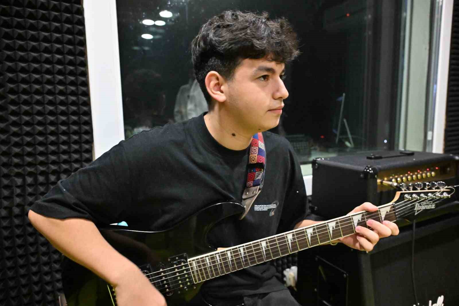 Manisalı gen&ccedil;lere &uuml;cretsiz st&uuml;dyo desteği
