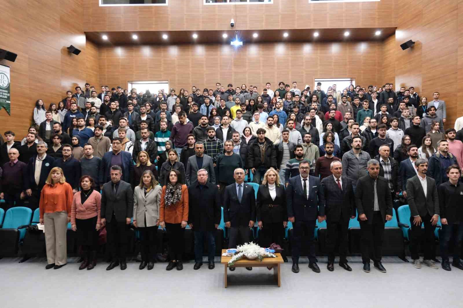 Havacılık sekt&ouml;r&uuml;nde AR-GE ve &Uuml;niversite-Sanayi işbirliği konferansı
