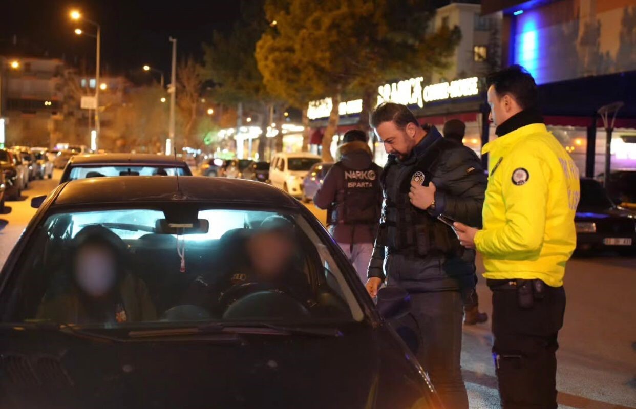 Isparta&rsquo;da Narko Alan ve Trafik uygulaması: 13 s&uuml;r&uuml;c&uuml;ye cezai işlem
