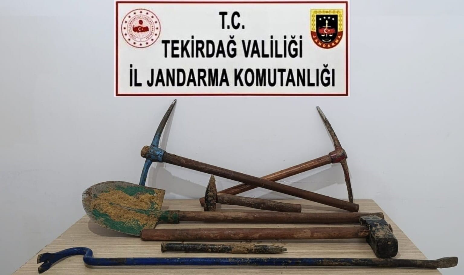 Saray’da kaçak kazı yapan 6 kişi suçüstü yakalandı