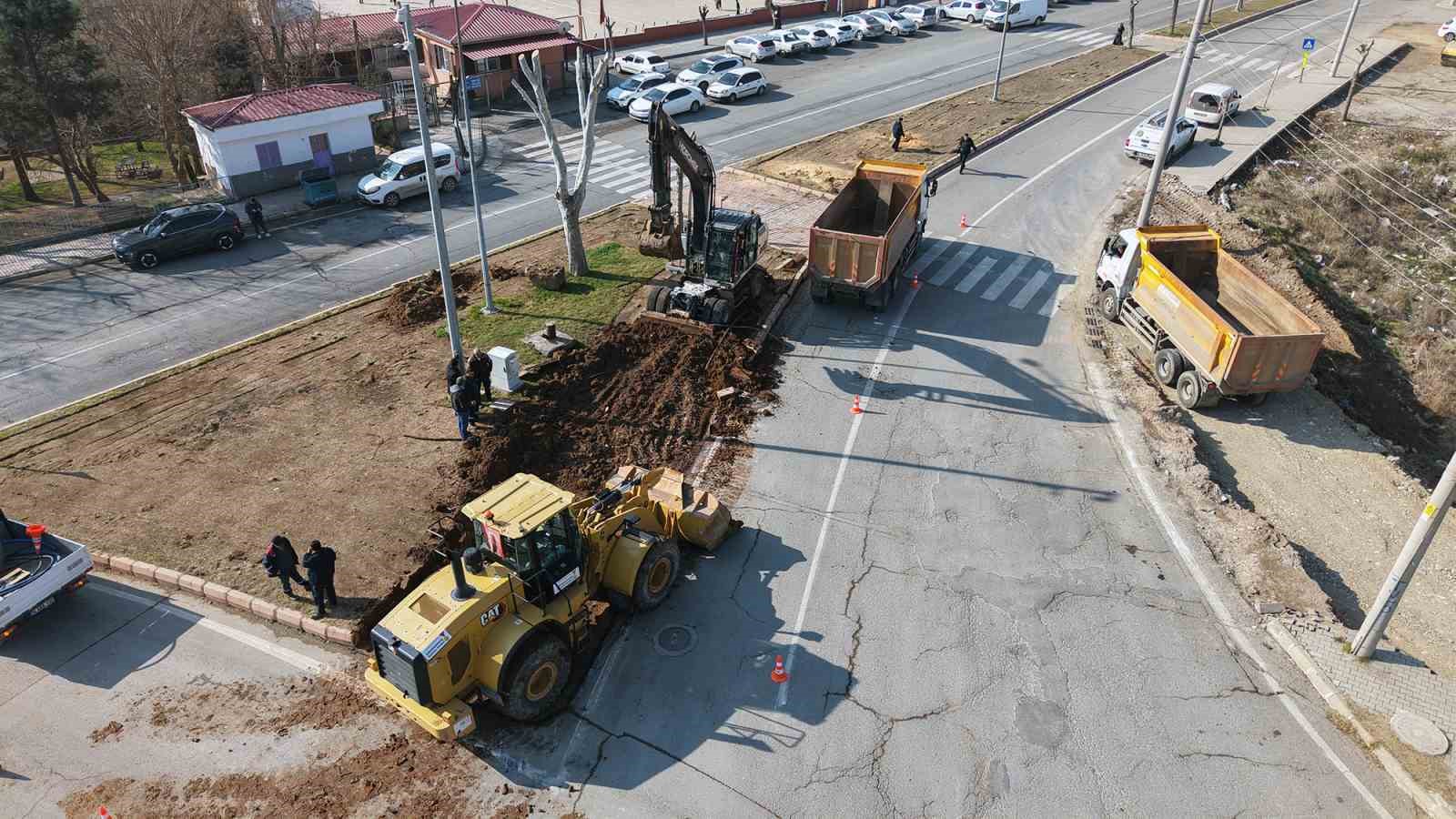 Kahramanmaraş&rsquo;ta yol ve kavşak &ccedil;alışmaları

