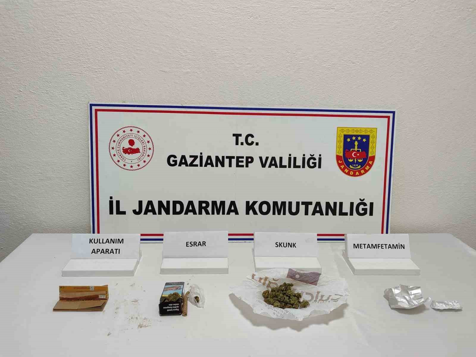 Gaziantep&rsquo;te jandarmadan şok huzur-g&uuml;ven uygulaması: 14 g&ouml;zaltı
