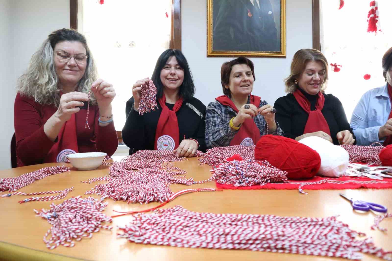 Yalova&rsquo;da Balkanlardan gelen "marteni&ccedil;ka" geleneğini yaşatıyorlar
