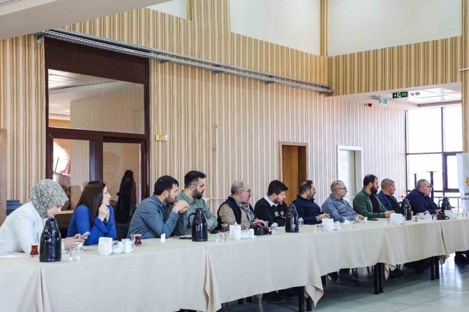 AK Parti Ağrı İl Başkanı Yıldız, basın mensuplarıyla bir araya geldi
