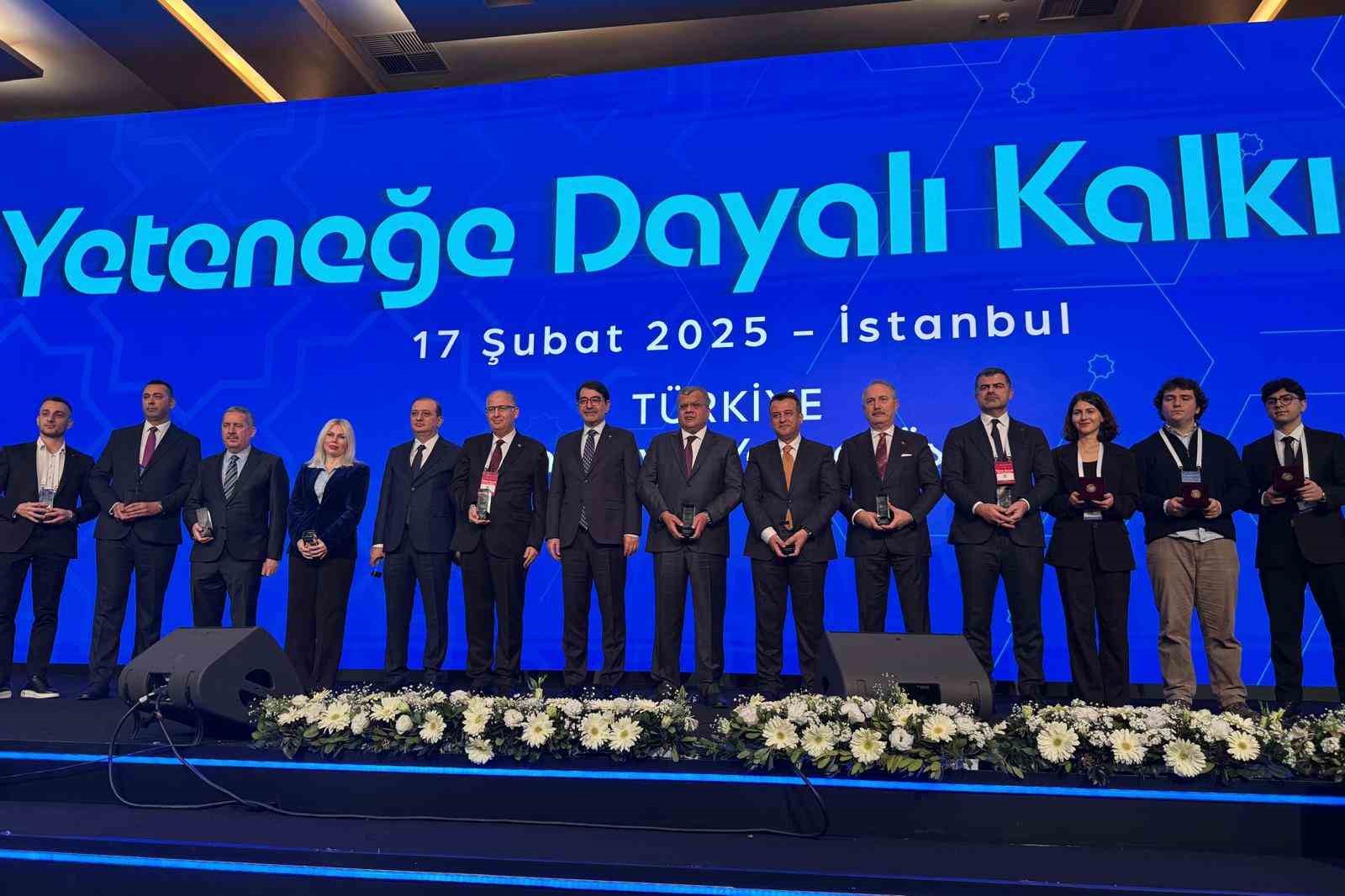 Başkan Doğan’a "En Çok Staj İmkanı Sunan Yerel Yönetim" ödülü